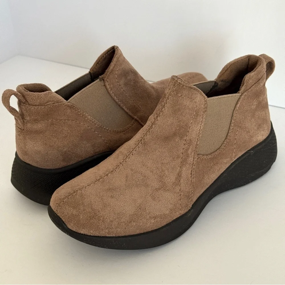 Earth Originals Dayana Women’s Brown Slip-on Boots Faux Suede Size 6.5